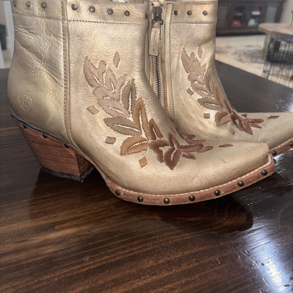 ARIAT Topaz Womens Sz 10 B Studded Distressed Gold Ankle Boots Bootie Cowgirl